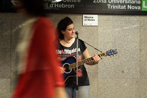 Musicians point in the metro network.